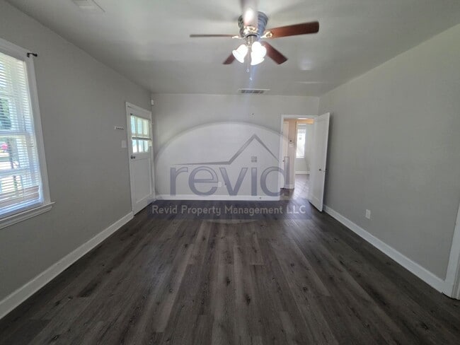 Building Photo - Beautiful 2 Bedroom Home!