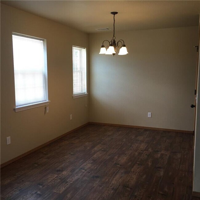 Building Photo - 238 S Slopeside Dr