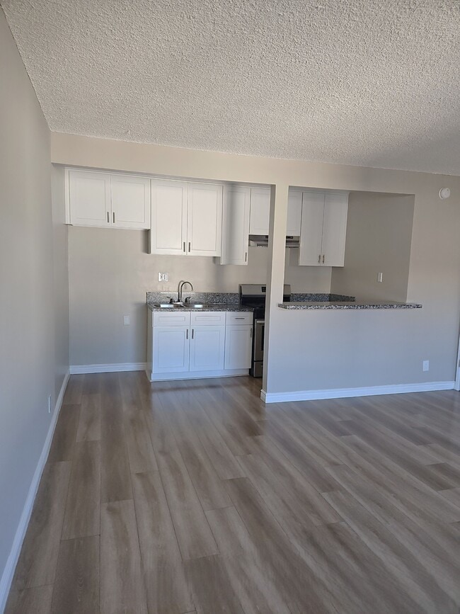 Building Photo - 8936 Cedros Ave