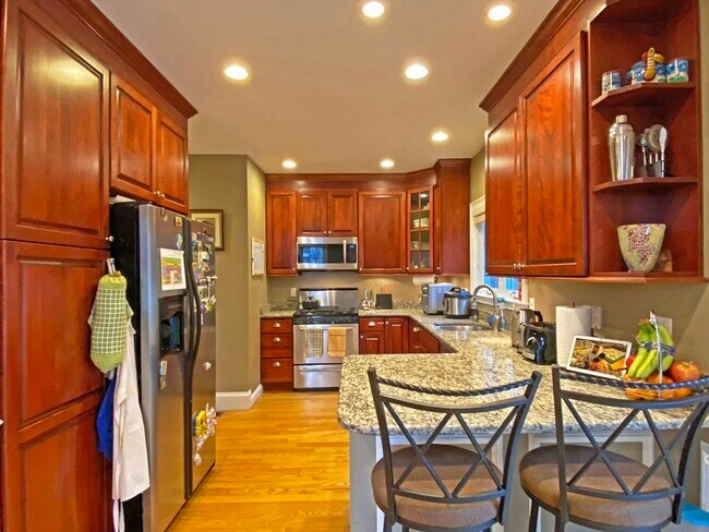 Foto del edificio - 375 Lowell Ave