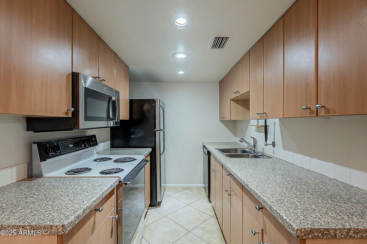 Foto principal - 1023 N 84th Pl