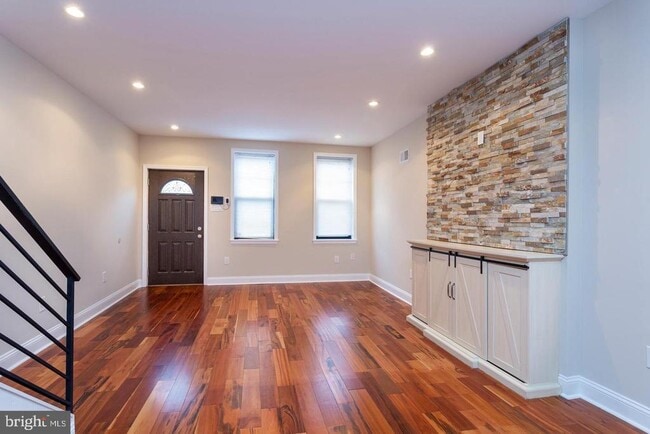 Building Photo - 2218 Oakford St