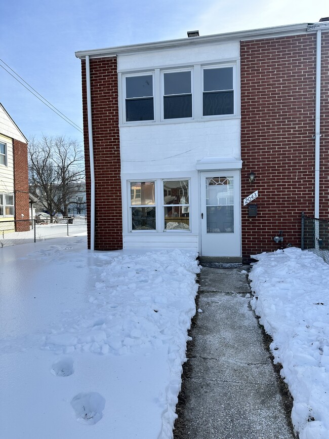 Building Photo - 2043 Larkhall Rd