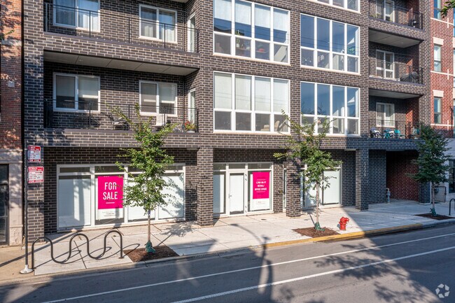 Storefront - 3530 N Lincoln Ave