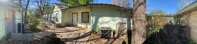 Foto del edificio - 600 Lakeshore Dr