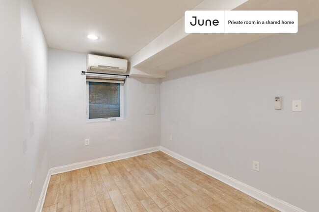 Building Photo - Private bedroom in 2 bed/1 bath Home