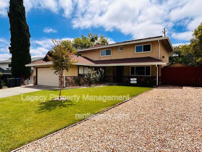 Building Photo - 493 Dahlia St
