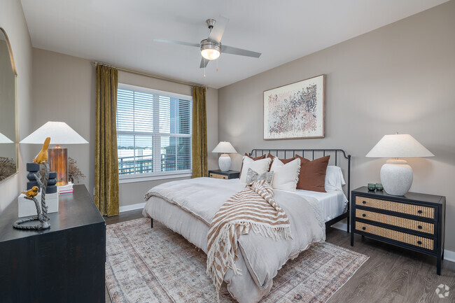 2BR, 2BA - 1,142SF - Master Bedroom - Union Green