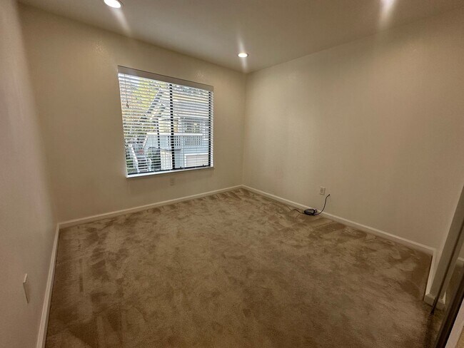 Foto del edificio - Modern 2 Bedroom 2 Bath !