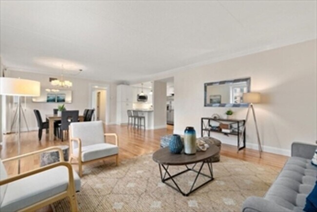 Foto del edificio - 2 bed/2 bath, WD in unit, parking, central...