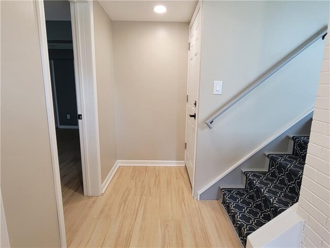 Building Photo - 113 Meadowbrook Dr