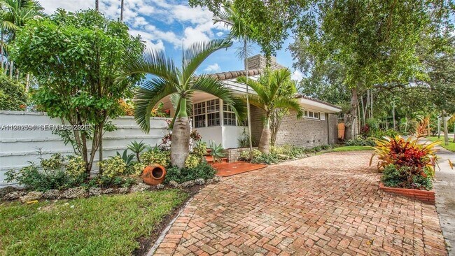 Foto del edificio - 8651 NE 10th Ct