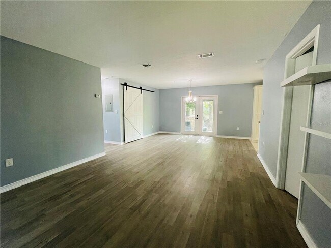 Building Photo - 460 N Pine Ave