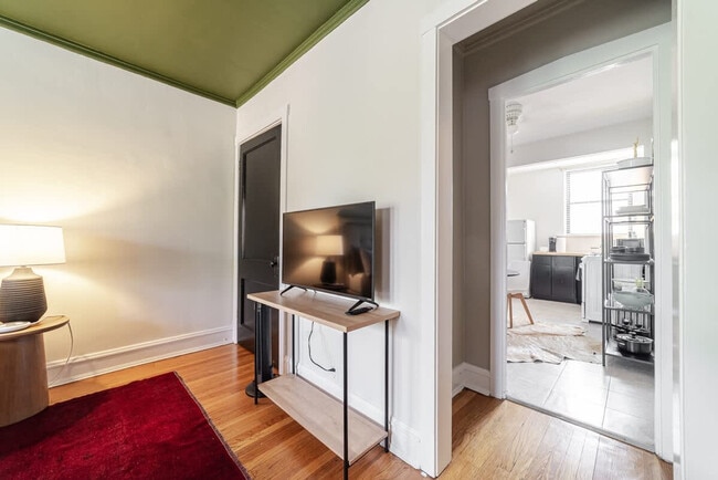 Foto del edificio - 3536 N Racine Ave