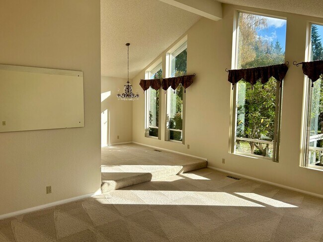 Building Photo - Lynnwood Home