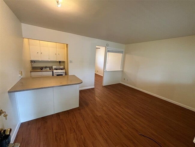 Building Photo - 1212 W 13th St
