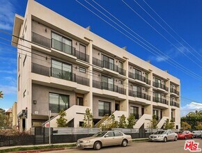 Building Photo - 1002 N Hudson Ave