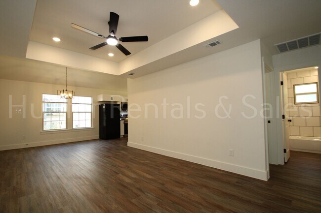 Building Photo - 1809 Elkins Ave