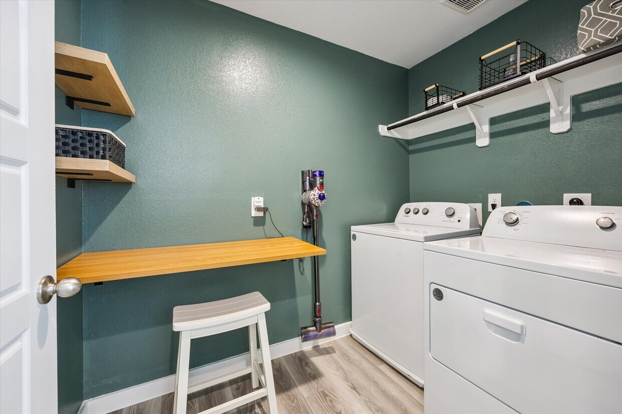 Foto principal - 3215 Creston Gate Dr