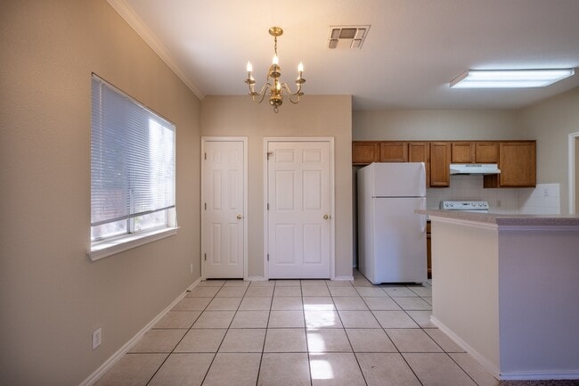Building Photo - Spacious 3 Bedroom, 3.5 Bath Two-Story Dup...
