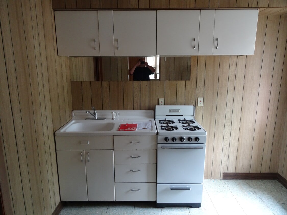 Kitchen - 276 Center St