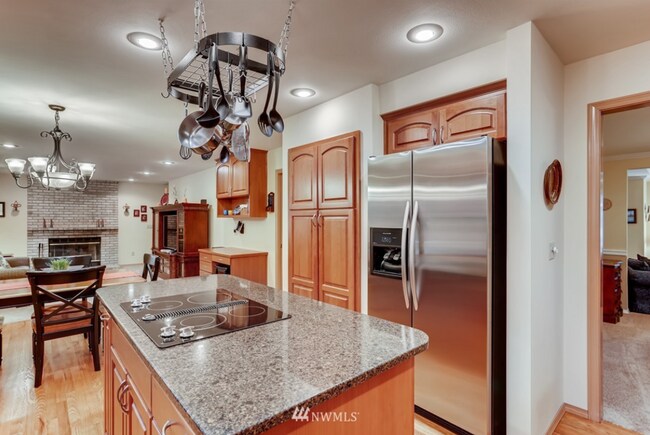 Foto del edificio - 5 bedroom + bonus room in Spring Hill neighborhood