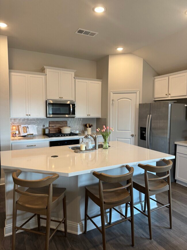 Building Photo - 3820 Summerfield Dr