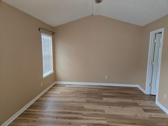 Building Photo - 6090 Emerald Pointe Cir