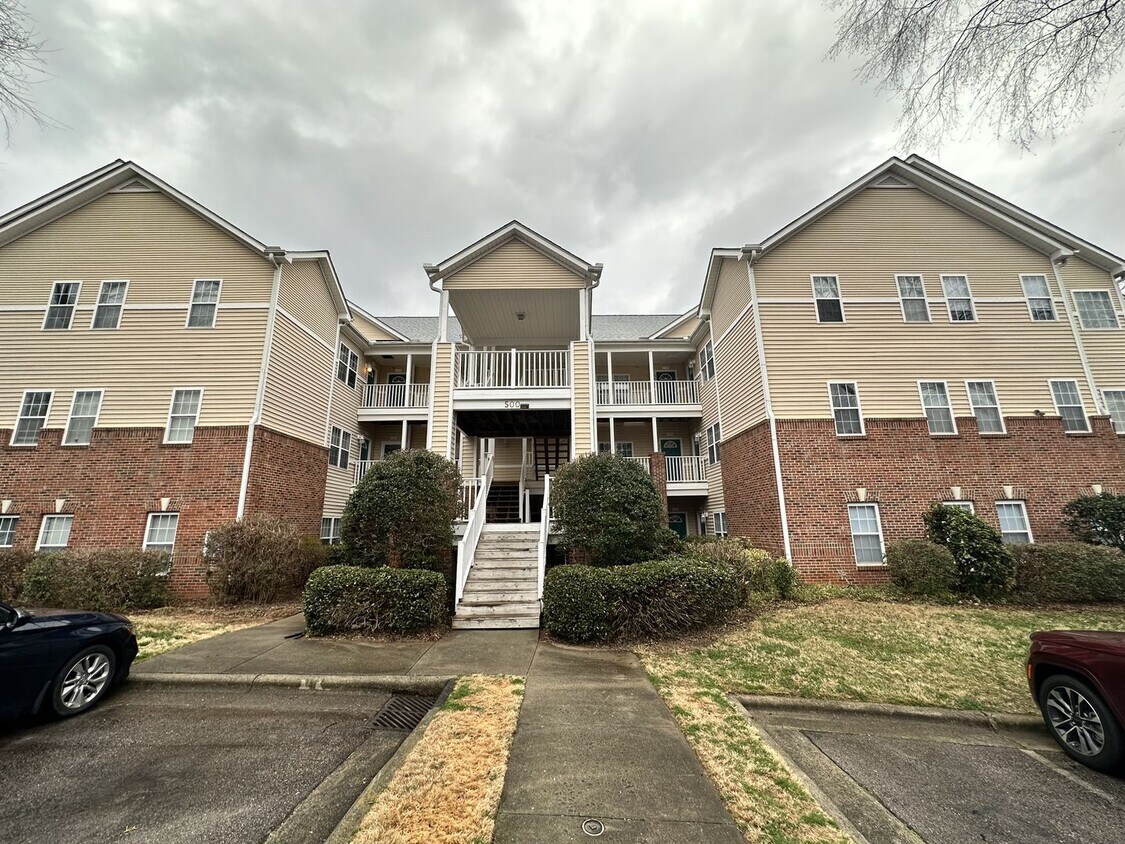 512 Glenolden Ct, Cary, NC 27513 Condo for Rent in Cary, NC
