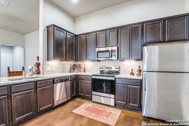 Building Photo - Luxury Duplex in Seguin with 3-bed, 2-bath...