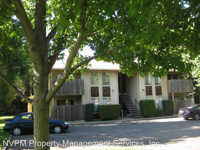 Building Photo - 390 White Ave