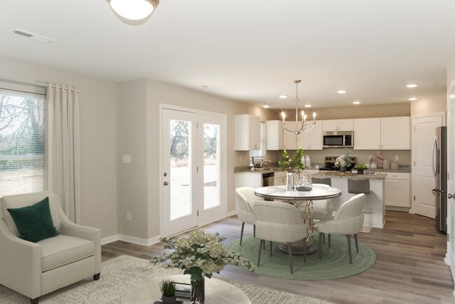 Building Photo - Holly Anne