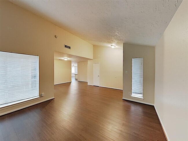Building Photo - 7022 Sandy Knolls Dr