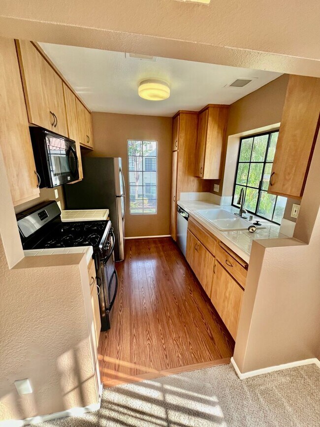 Building Photo - Beautiful large 1br/1ba condo in Sun Ridge Vista community