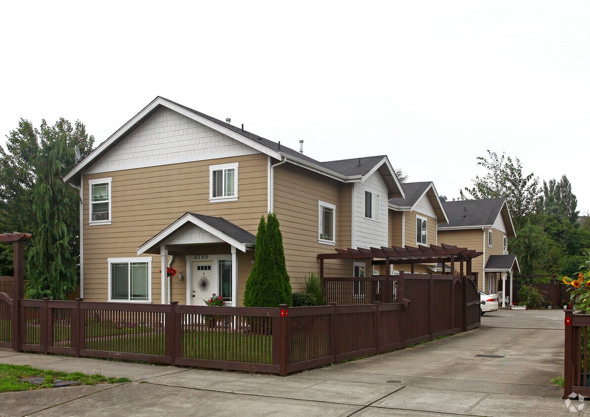 Primary Photo - 5705 &-5711 Graham Ave