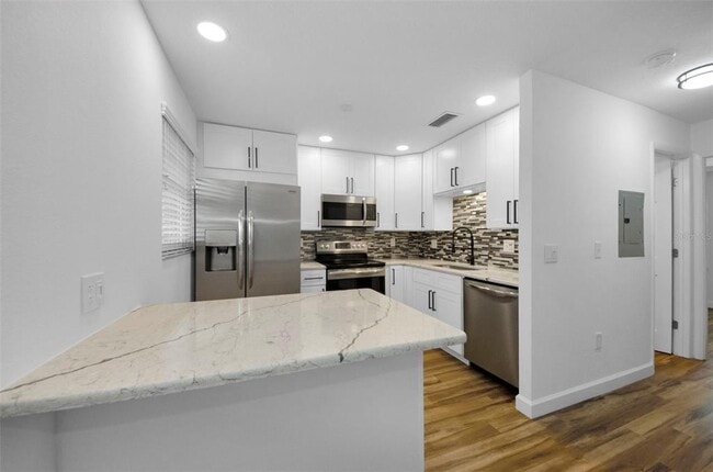 Building Photo - 2700 Bayshore Blvd