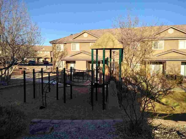 Building Photo - 3155 S Hidden Valley Dr