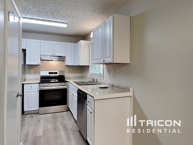 Building Photo - 4082 Wrexham Dr SW