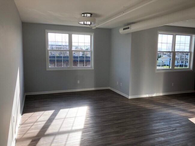 Living room - 473 Aurora St