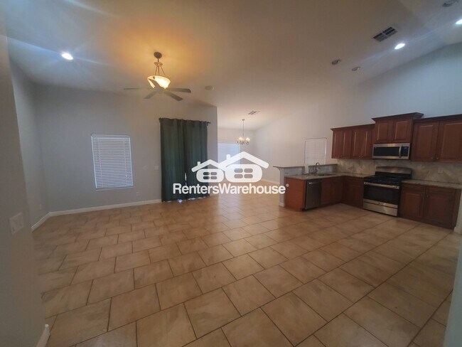 Building Photo - 2256 E Pima Ave
