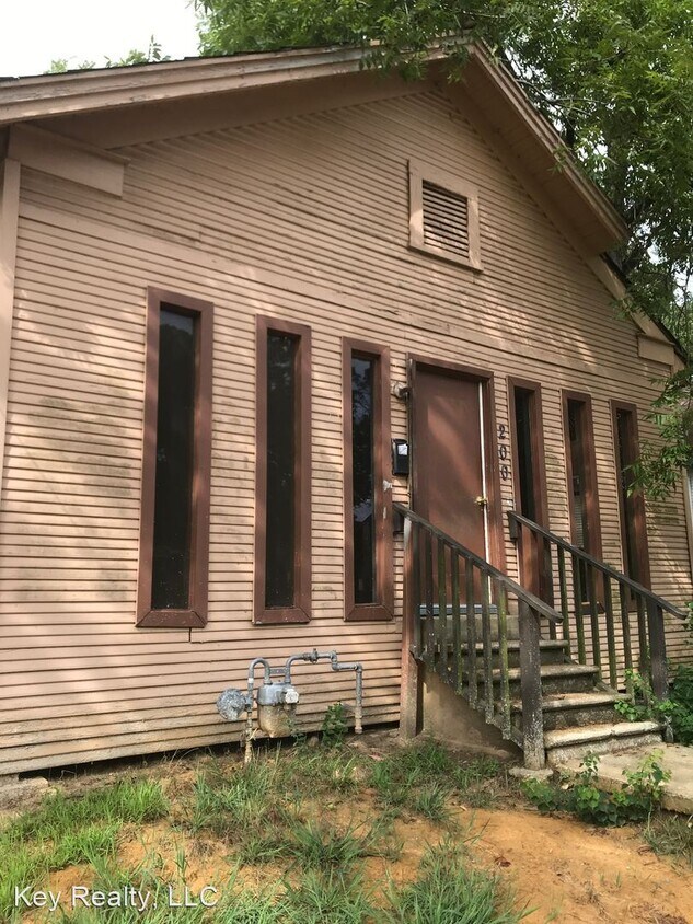 Primary Photo - 3 br, 2 bath House - 200 Reagan St.