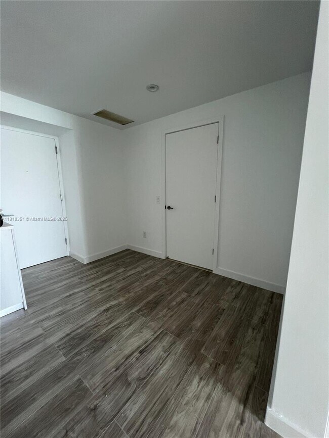 Foto del edificio - 501 NE 31st St