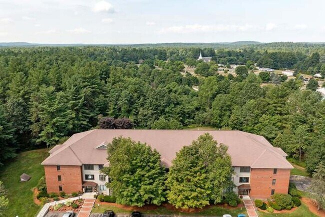 Building Photo - First floor 2 bedroom, 2 bath garden style...
