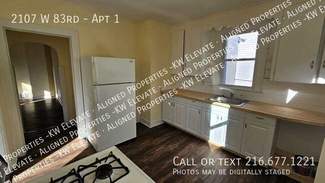 Building Photo - Spacious 2-bedroom, 1-bath apartment!