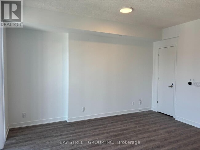 Building Photo - 180 Front St E