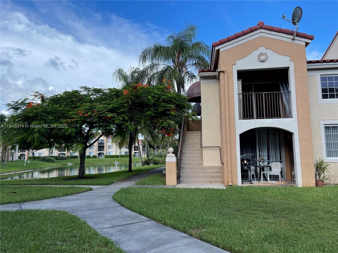 Primary Photo - 2081 Renaissance Blvd