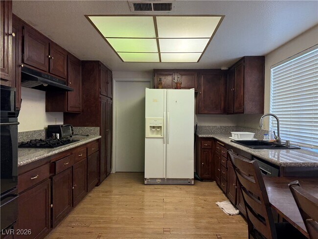 Foto del edificio - 4421 Fernbrook Rd