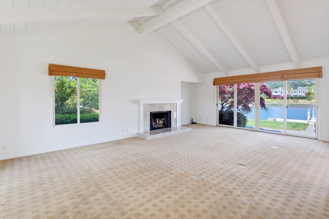 Foto del edificio - 416 Riviera Cir