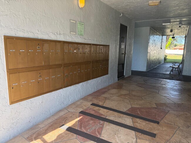 Foto del edificio - 9301 Lime Bay Blvd