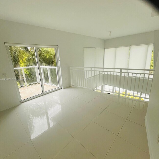 Building Photo - 1650 Brickell Ave